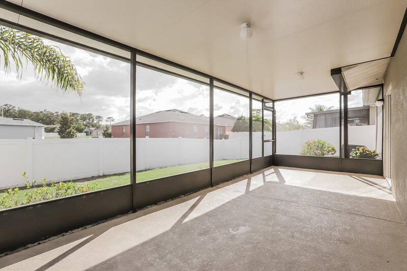 2,125/Mo, 1633 Wallace Manor Boulevard Winter Haven, FL 33880 Sun Room View