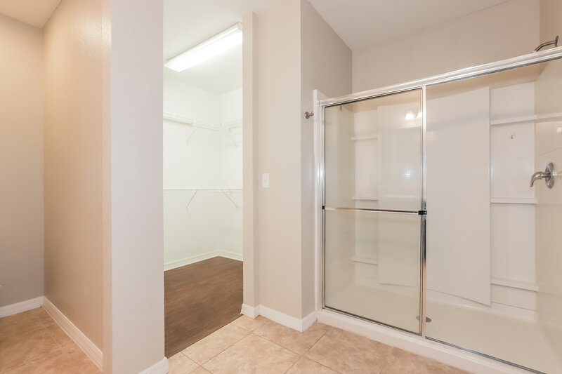 2,125/Mo, 1633 Wallace Manor Boulevard Winter Haven, FL 33880 Main Bathroom View