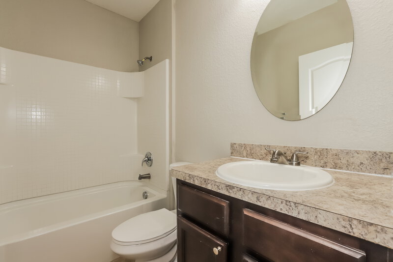 2,125/Mo, 1633 Wallace Manor Boulevard Winter Haven, FL 33880 Bathroom View