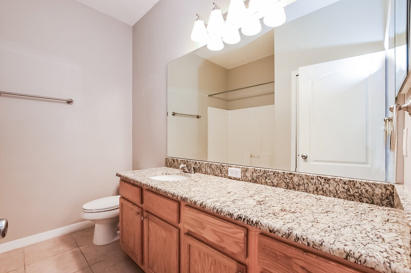 2,560/Mo, 322 Fieldstream West Blvd Orlando, FL 32825 Bathroom View