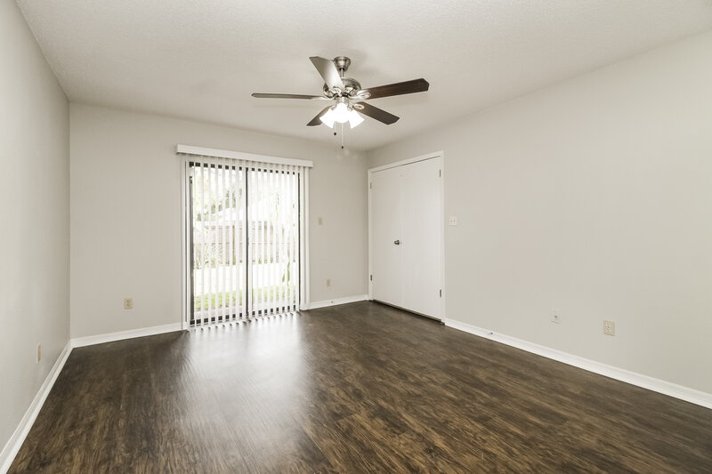 2,220/Mo, 2001 Piedmont Park Boulevard Apopka, FL 32703 Main Bedroom View 2