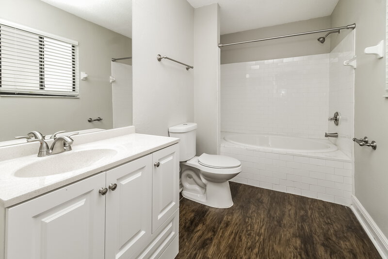 2,220/Mo, 2001 Piedmont Park Boulevard Apopka, FL 32703 Bathroom View