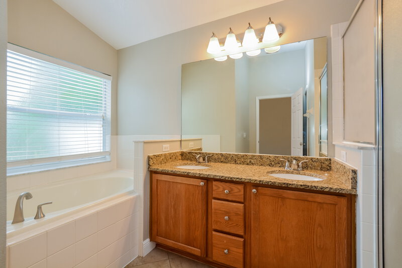 2,315/Mo, 3038 Goodrick Lane Kissimmee, FL 34743 Main Bathroom View
