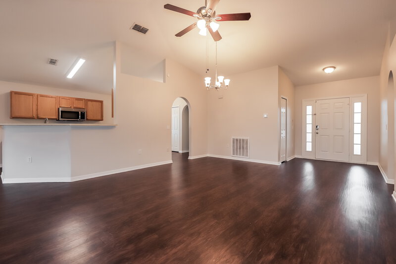 1,785/Mo, 1767 Eagle Pines Circle Eagle Lake, FL 33839 Living Room View 2