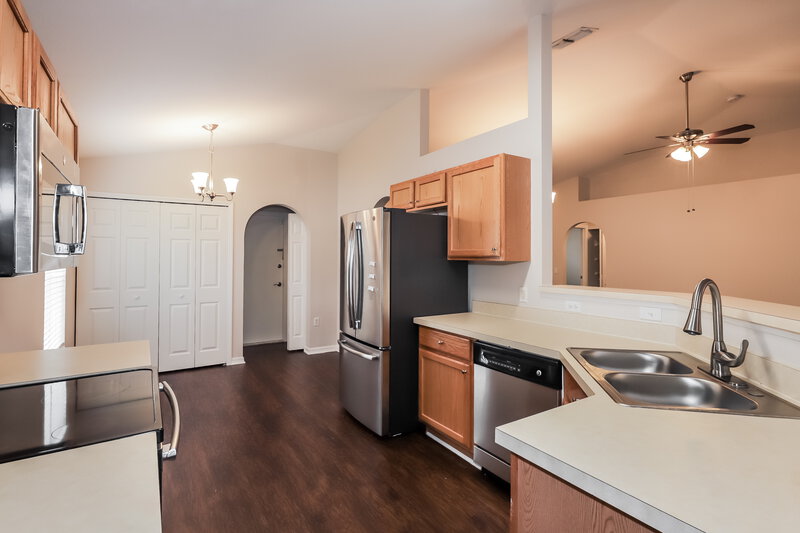 1,785/Mo, 1767 Eagle Pines Circle Eagle Lake, FL 33839 Kitchen View