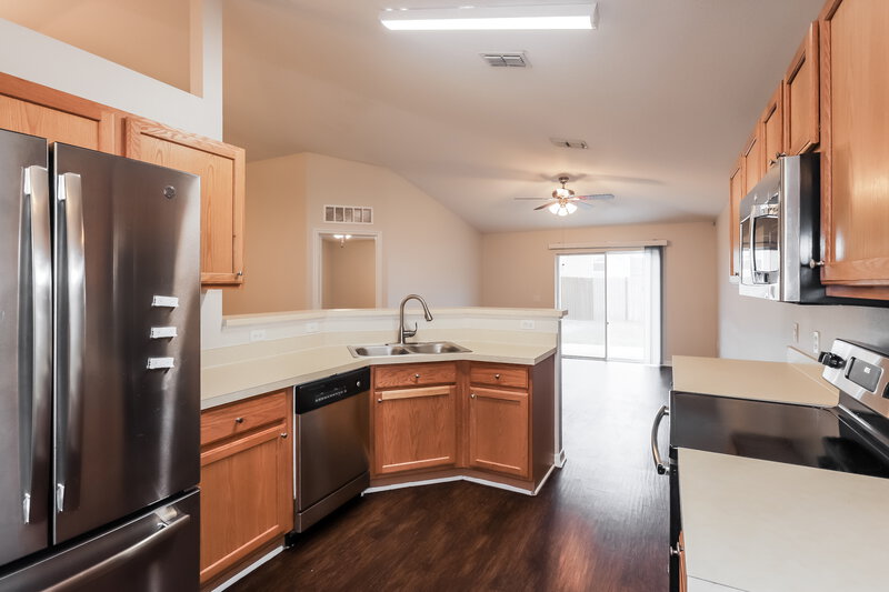 1,785/Mo, 1767 Eagle Pines Circle Eagle Lake, FL 33839 Kitchen View 2