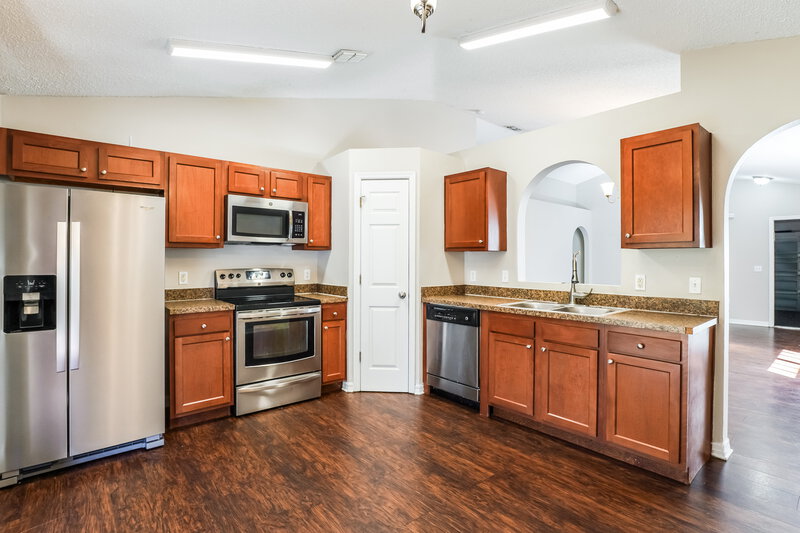 1,770/Mo, 2688 Whispering Trails Drive Winter Haven, FL 33884 Kitchen View 2