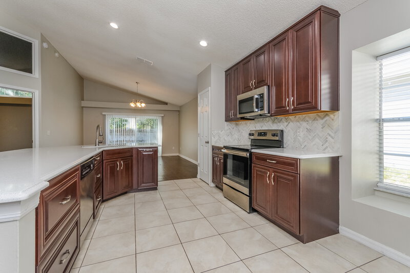 2,385/Mo, 1598 Royal Oaks Drive Apopka, FL 32703 Kitchen View 2