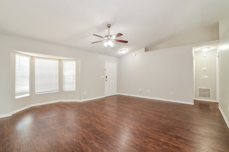 2,235/Mo, 14280 Rensselaer Rd Orlando, FL 32826 Living Room View 2