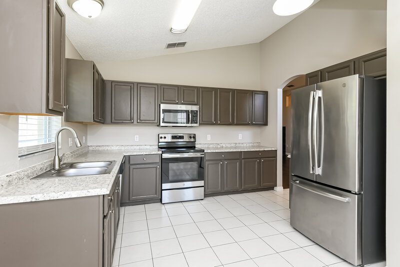 2,195/Mo, 11756 Hatcher Circle Orlando, FL 32824 Kitchen View 2
