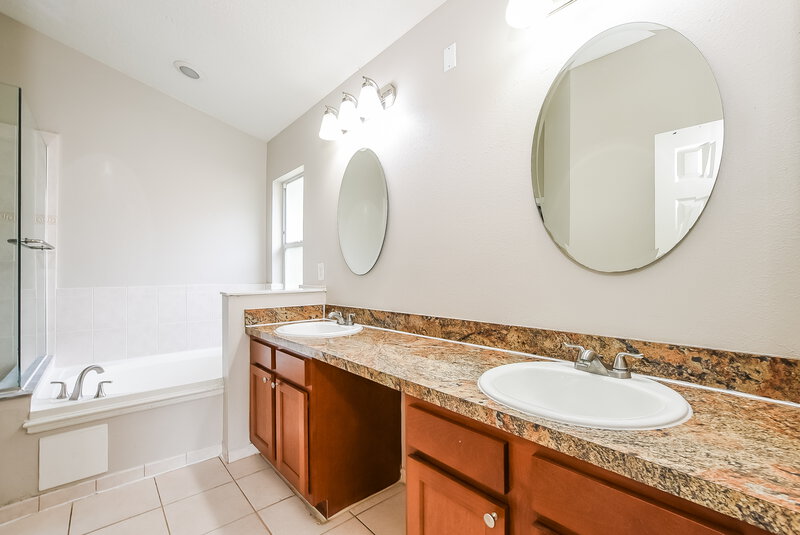 2,185/Mo, 948 Delfino Pl Lake Mary, FL 32746 Main Bathroom View