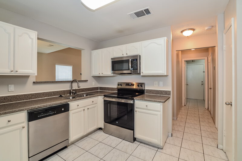 3,560/Mo, 1212 Abberton Drive Orlando, FL 32837 Kitchen View