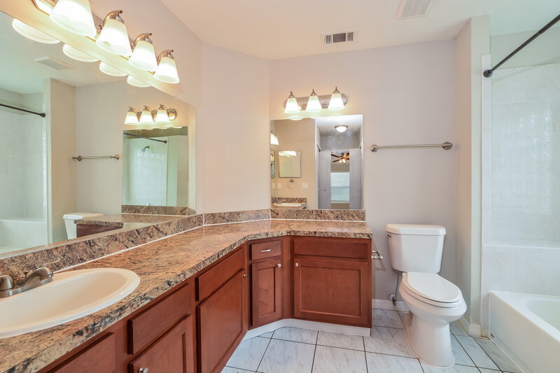 3,560/Mo, 1212 Abberton Drive Orlando, FL 32837 Main Bathroom View