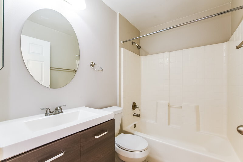 1,955/Mo, 1505 Sunset View Circle Apopka, FL 32703 Bathroom View