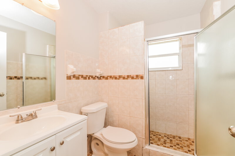 2,180/Mo, 2407 Knightsbridge Boulevard Kissimmee, FL 34744 Main Bathroom View