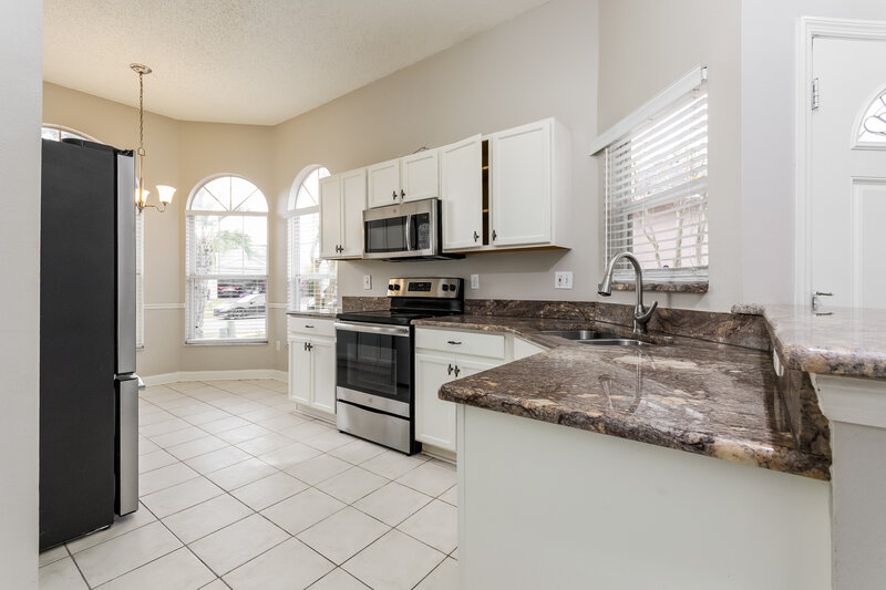 2,315/Mo, 242 Briar Bay Circle Orlando, FL 32825 Kitchen View