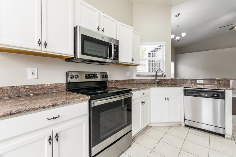2,315/Mo, 242 Briar Bay Circle Orlando, FL 32825 Kitchen View 2