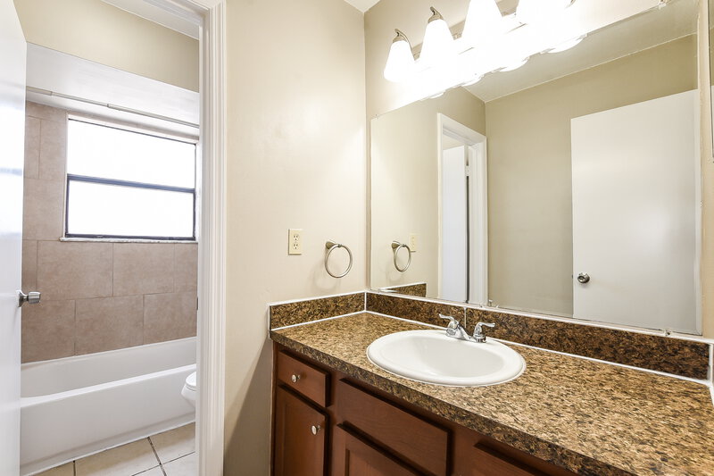 1,950/Mo, 116 Whitehall Way Kissimmee, FL 34758 Bathroom View