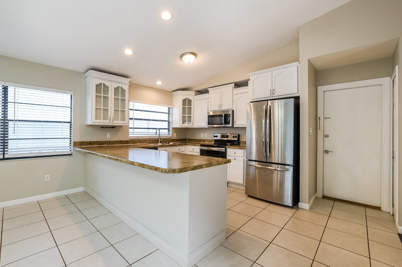 2,315/Mo, 1409 Bridlebrook Drive Casselberry, FL 32707 Kitchen View 2