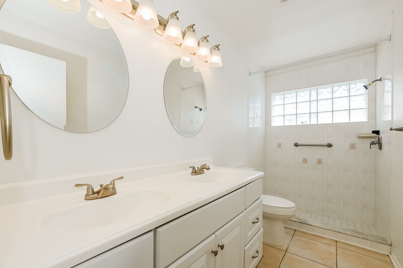 2,400/Mo, 797 Minerva Lane Lake Mary, FL 32746 Main Bathroom View