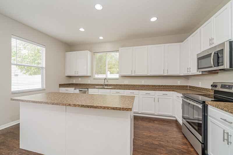 1,960/Mo, 2701 Amanda Kay Way Kissimmee, FL 34744 Kitchen View