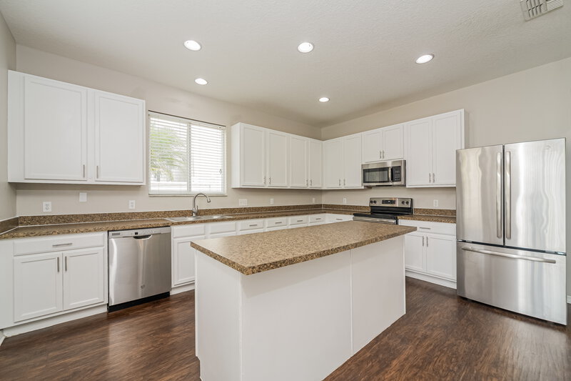 1,960/Mo, 2701 Amanda Kay Way Kissimmee, FL 34744 Kitchen View 2