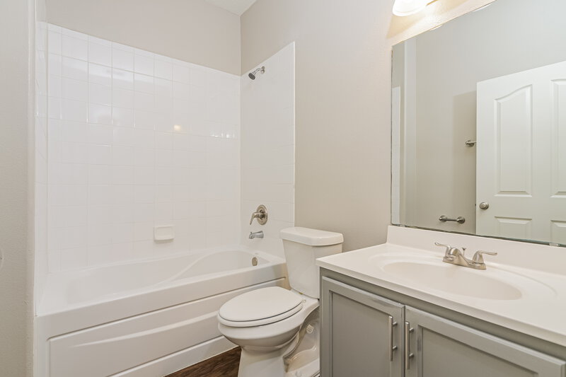 1,960/Mo, 2701 Amanda Kay Way Kissimmee, FL 34744 Bathroom View