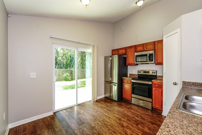 2,185/Mo, 1722 Wekiva Crossing Blvd Apopka, FL 32703 Kitchen View 3