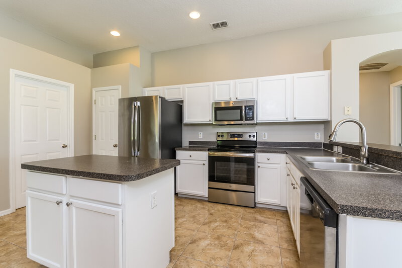 1,995/Mo, 3063 Eagle Crossing Drive Kissimmee, FL 34746 Kitchen View 2