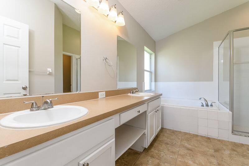 1,995/Mo, 3063 Eagle Crossing Drive Kissimmee, FL 34746 Main Bathroom View
