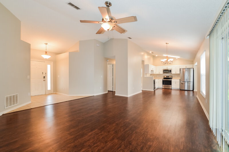 2,265/Mo, 9578 Lingwood Trail Orlando, FL 32817 Living Room View 2