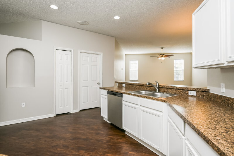 1,885/Mo, 541 Brighton Ct Kissimmee, FL 34758 Kitchen View