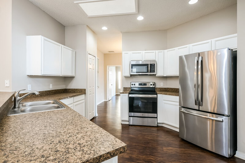 1,885/Mo, 541 Brighton Ct Kissimmee, FL 34758 Kitchen View 2