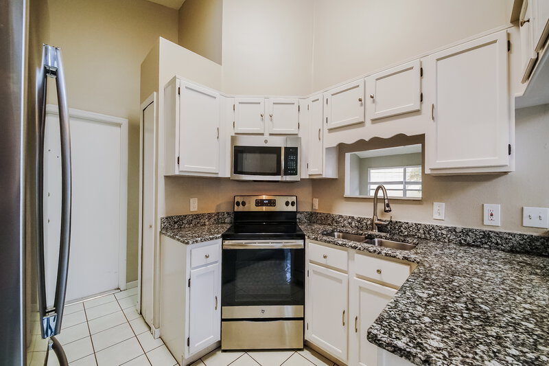 2,200/Mo, 1446 Pon Pon Court Orlando, FL 32825 Kitchen View