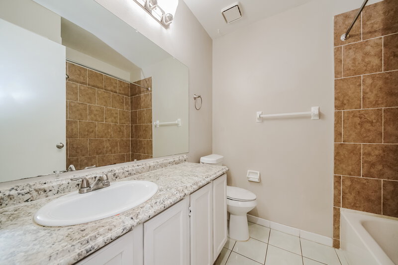 2,200/Mo, 1446 Pon Pon Court Orlando, FL 32825 Bathroom View