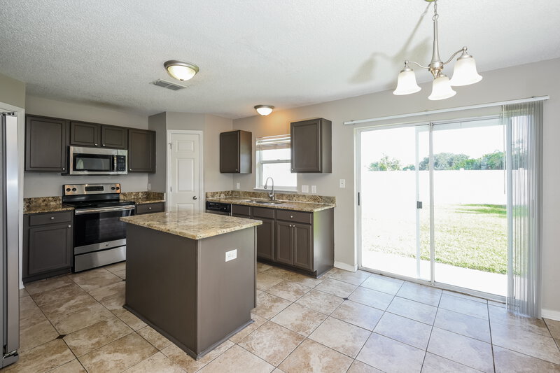 2,400/Mo, 2953 Elbib Dr Saint Cloud, FL 34772 Kitchen View