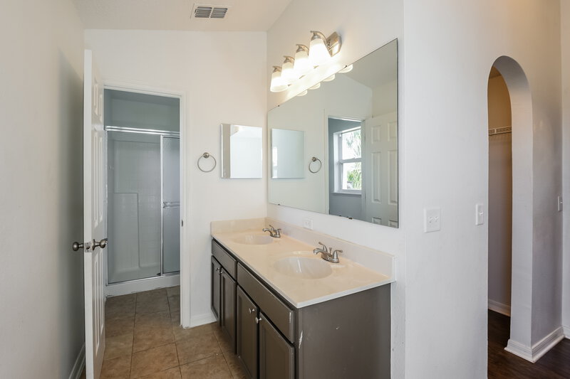 2,400/Mo, 2953 Elbib Dr Saint Cloud, FL 34772 Main Bathroom View