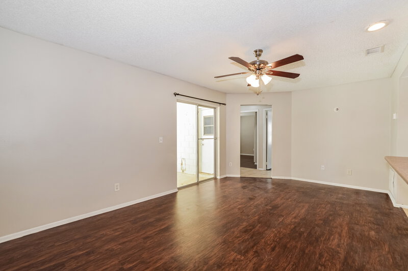 2,255/Mo, 409 Riverwoods Circle Orlando, FL 32825 Living Room View