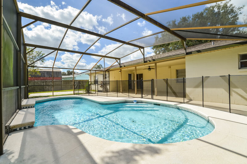 2,255/Mo, 409 Riverwoods Circle Orlando, FL 32825 Pool View