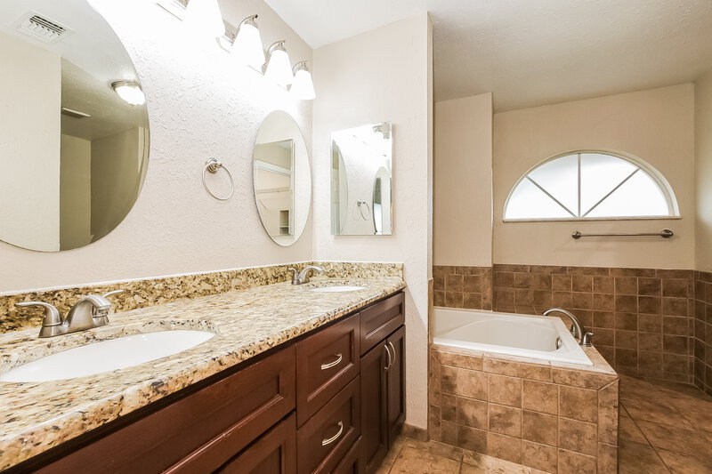 2,095/Mo, 264 Daisy Estates Drive Winter Haven, FL 33884 Main Bathroom View