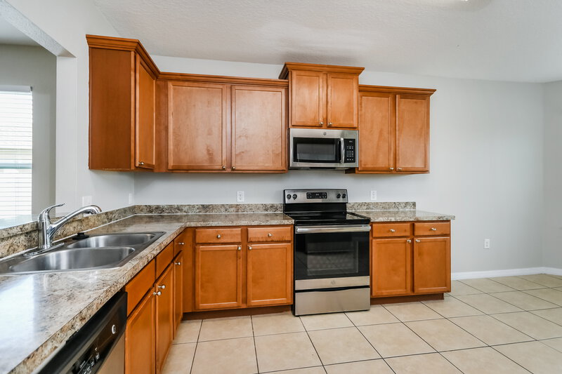 2,180/Mo, 3188 Queen Alexandria Drive Kissimmee, FL 34744 Kitchen View 2
