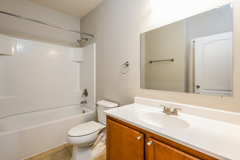 2,180/Mo, 3188 Queen Alexandria Drive Kissimmee, FL 34744 Bathroom View