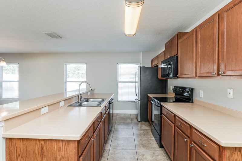 2,440/Mo, 4505 Barbados Loop Clermont, FL 34711 Kitchen View 2