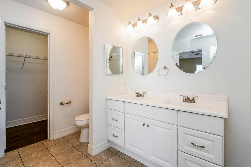 2,440/Mo, 4505 Barbados Loop Clermont, FL 34711 Main Bathroom View