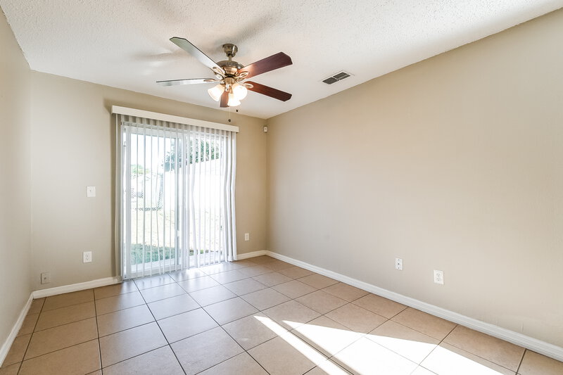 2,000/Mo, 9801 Red Clover Avenue Orlando, FL 32824 Dining Room View 2