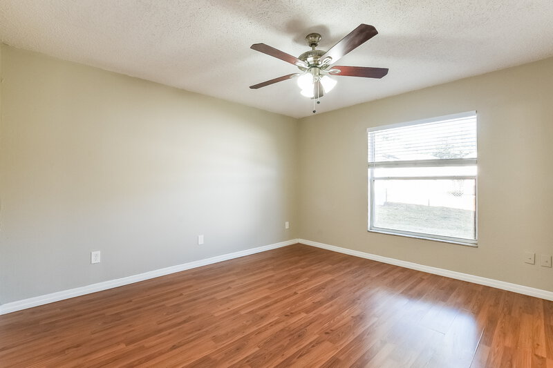 2,000/Mo, 9801 Red Clover Avenue Orlando, FL 32824 Main Bedroom View
