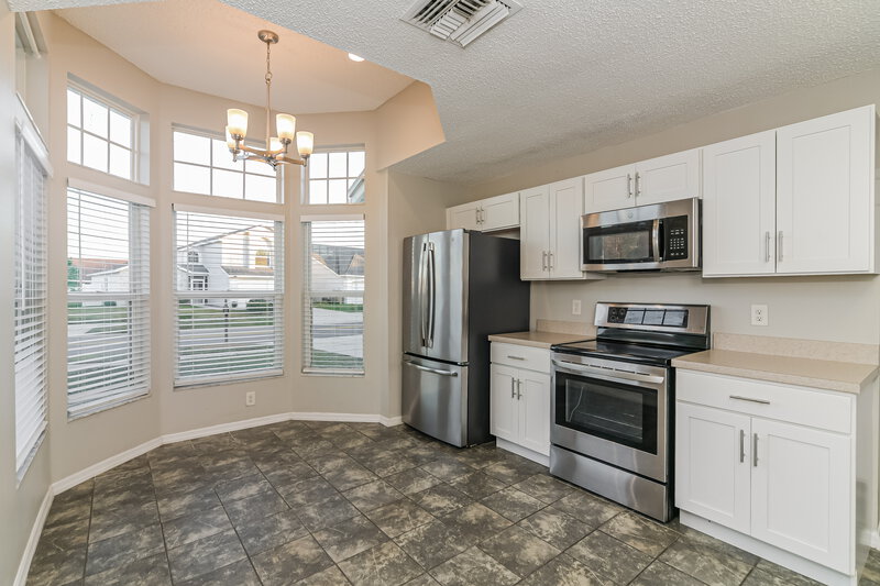2,200/Mo, 2900 Dickens Circle Kissimmee, FL 34747 Kitchen View