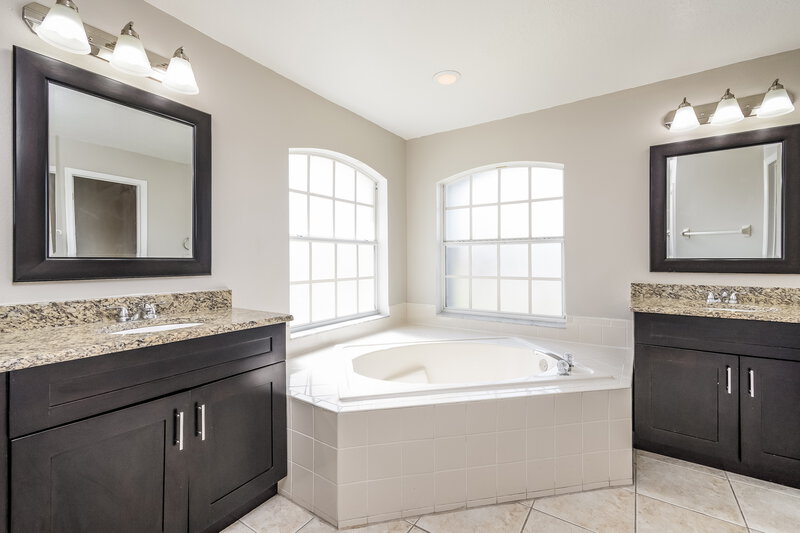 2,460/Mo, 2663 Hawthorne Ln Kissimmee, FL 34743 Main Bathroom View
