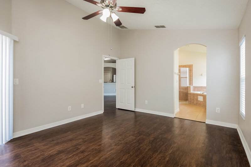 2,415/Mo, 721 Stonewyk Way Kissimmee, FL 34744 Main Bedroom View 2