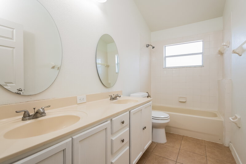 2,415/Mo, 721 Stonewyk Way Kissimmee, FL 34744 Bathroom View